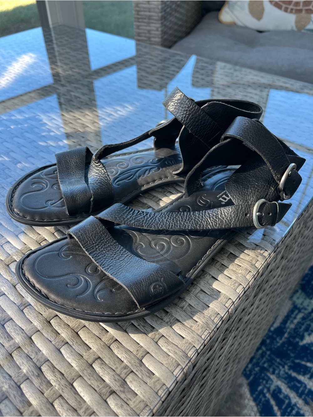 Born sandals
